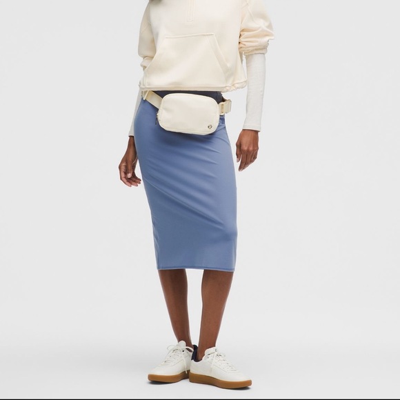 Nulu Slim-Fit High-Rise Midi Skirt - washed denim - size 6 - Picture 2 of 6